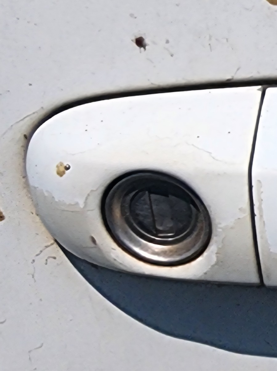 I30 RIGHT FRONT HANDLE END PIECE