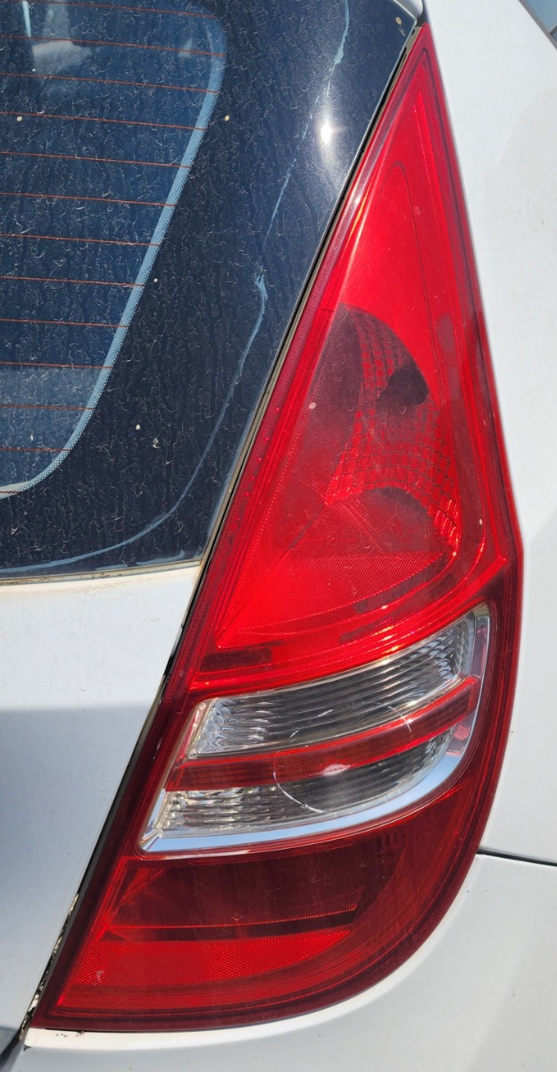 I30 RIGHT TAILLIGHT