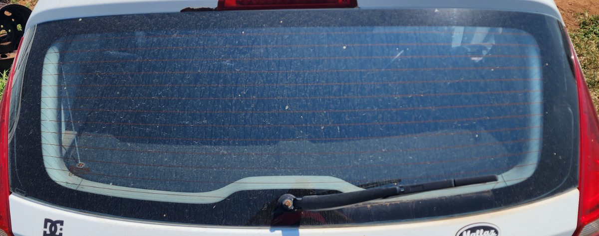 I30 TAILGATE GLASS