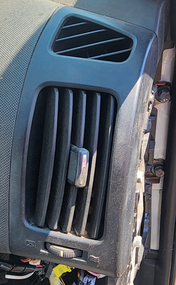 I30 RIGHT DASH VENT