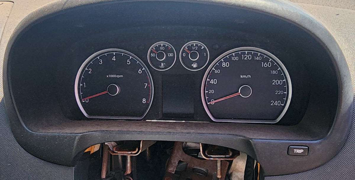 I30 INSTRUMENT CLUSTER