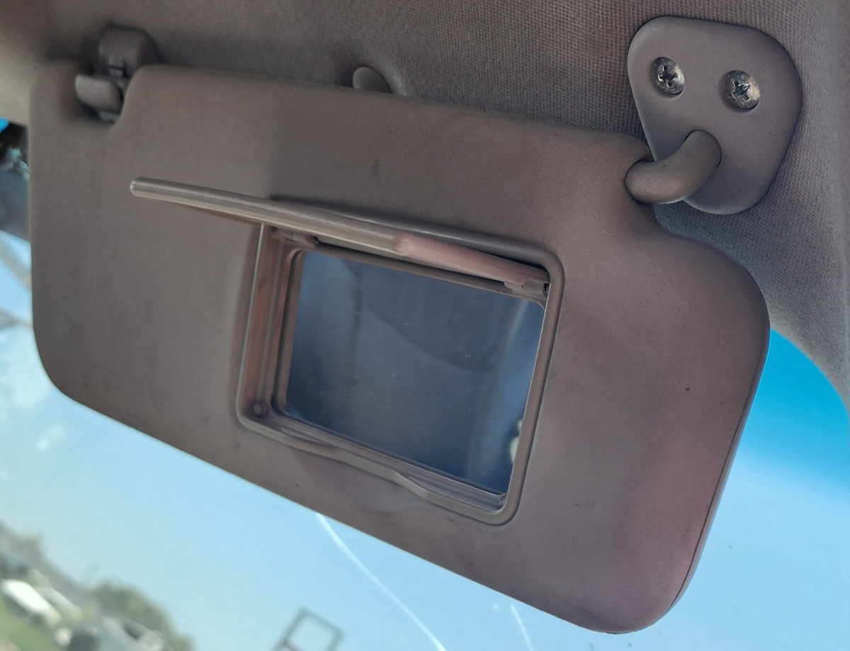 I30 RIGHT SUNVISOR