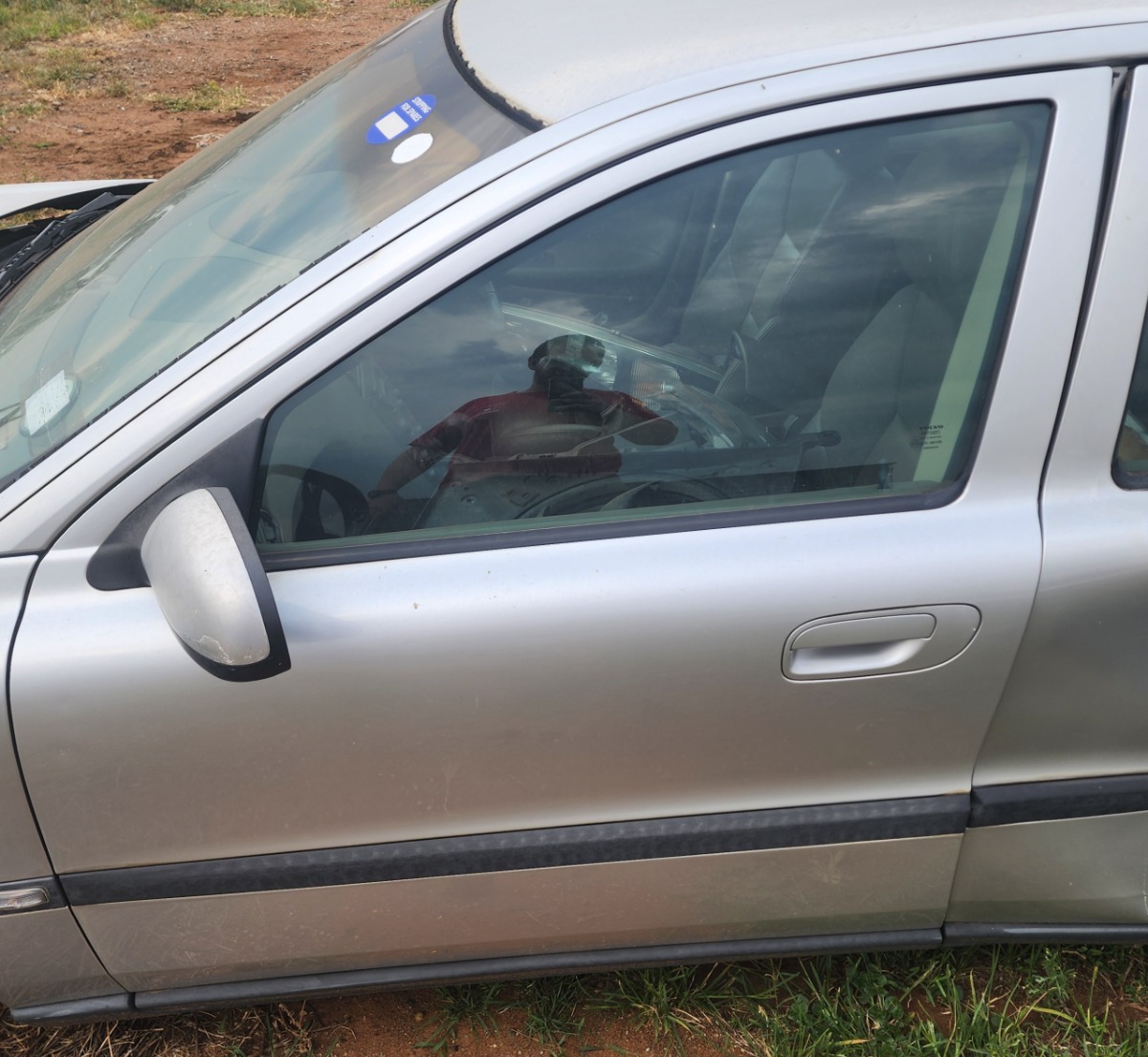 S60 LEFT FRONT DOOR (SHELL)