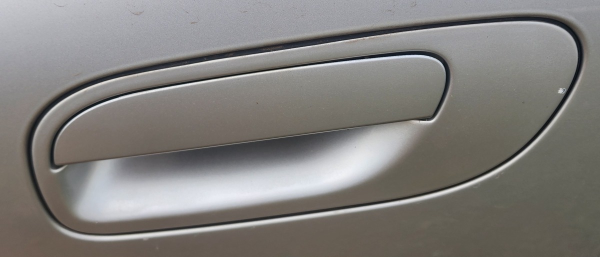S60 LEFT FRONT OUTER HANDLE