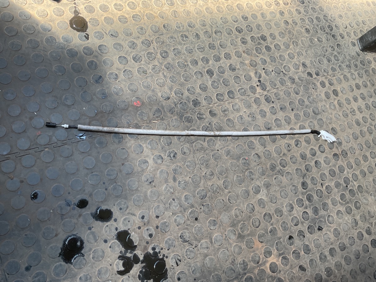 116.I bonnet/hood lock release cable