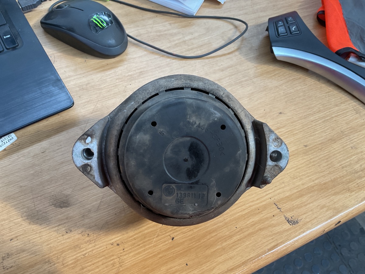 116.I ENGINE MOUNTING BRACKET