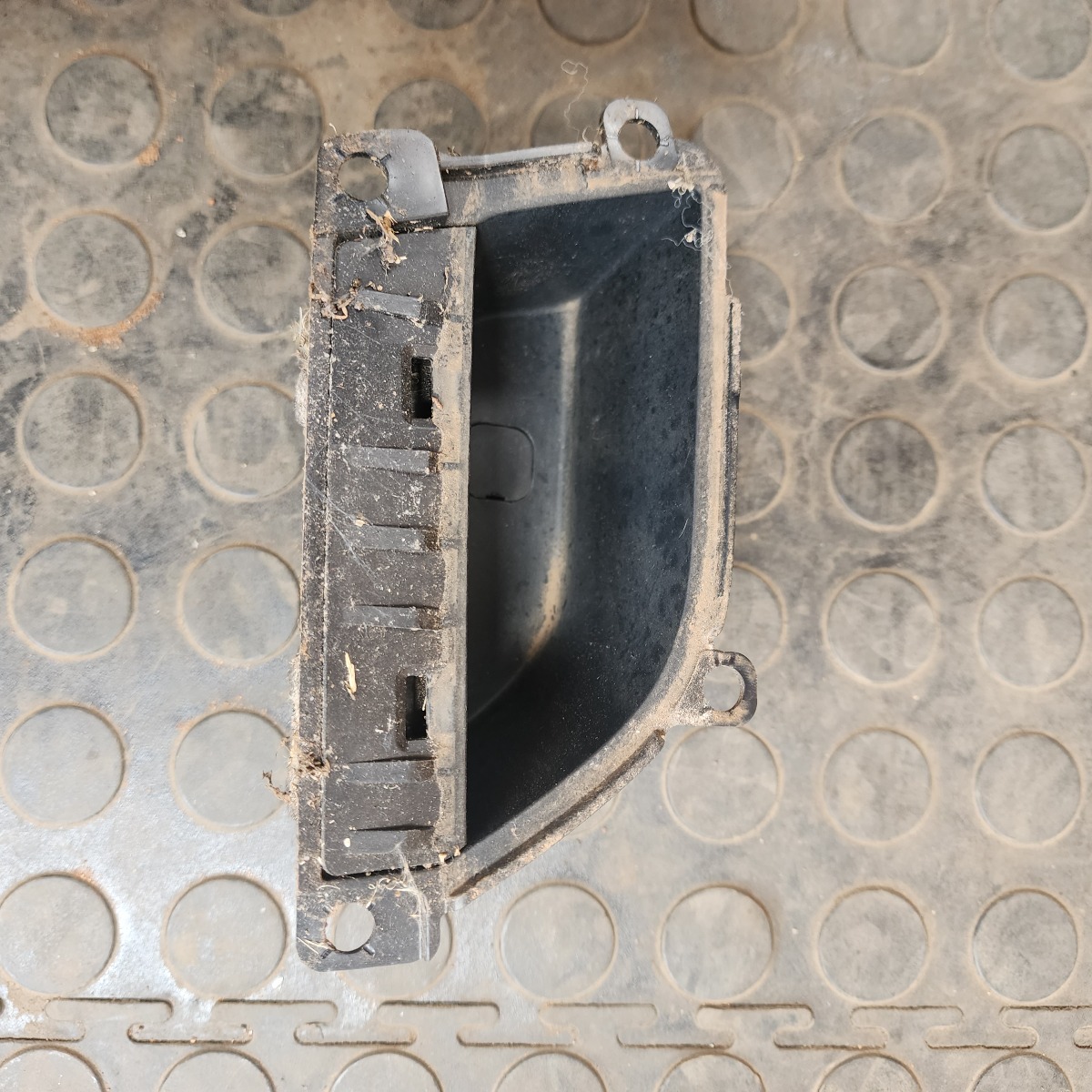 SPORTAGE RIGHT DOOR PULL HANDLE