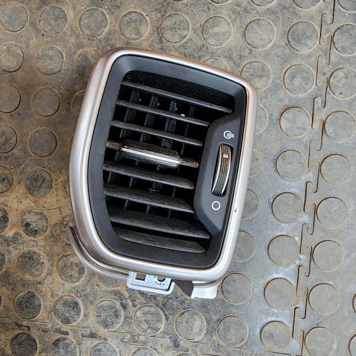 SPORTAGE LEFT DASH VENT