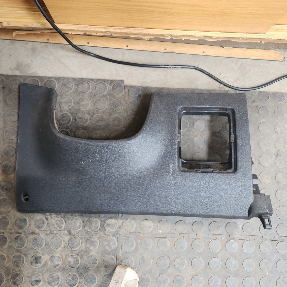 SPORTAGE RIGHT LOWER DASH TRIM