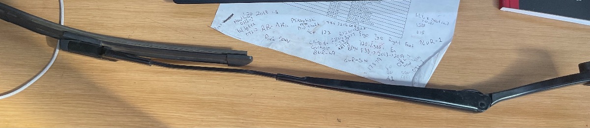 front passenger side windscreen wiper arm