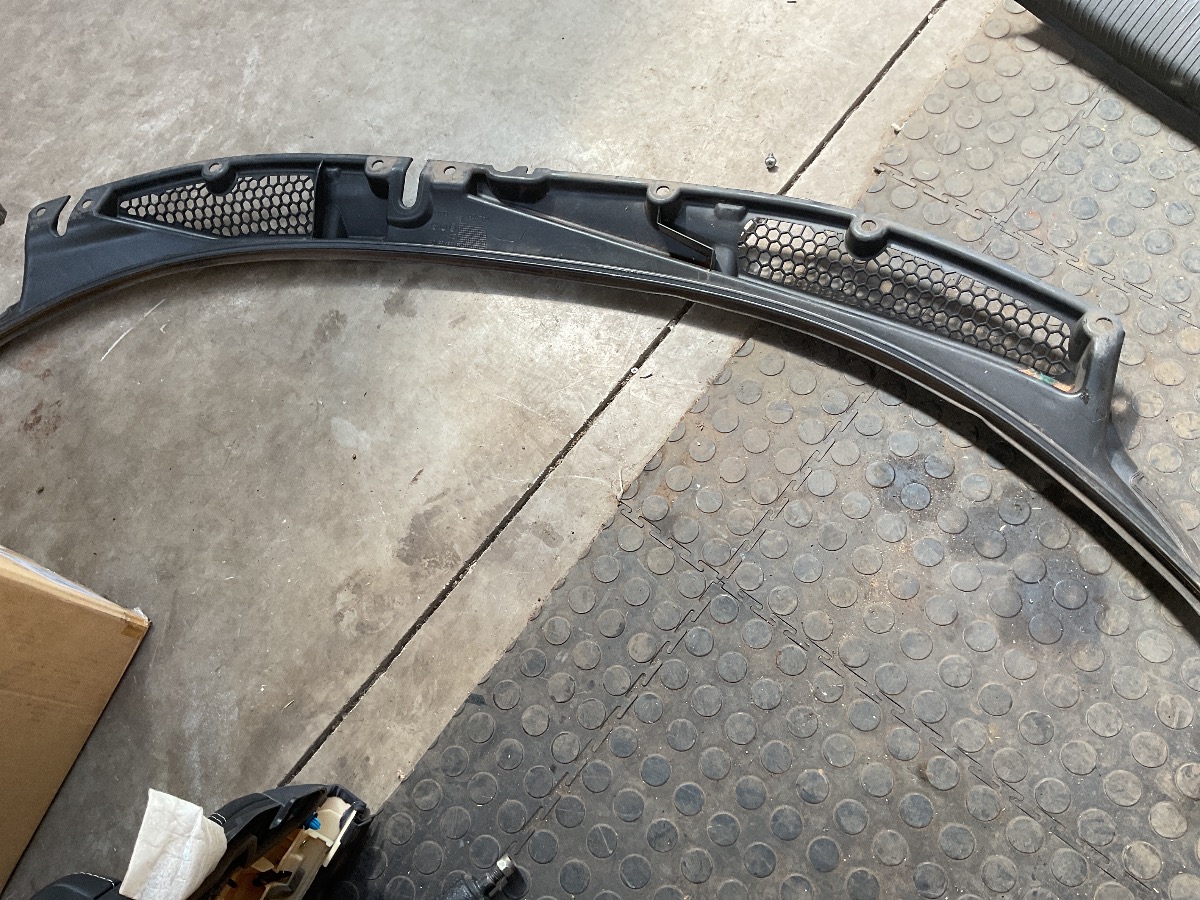 GIULIETTA PANEL PLASTIC BOTTOM SECTION