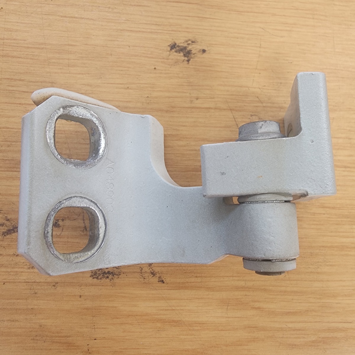 GIULIETTA LEFT UPPER DOOR HINGE