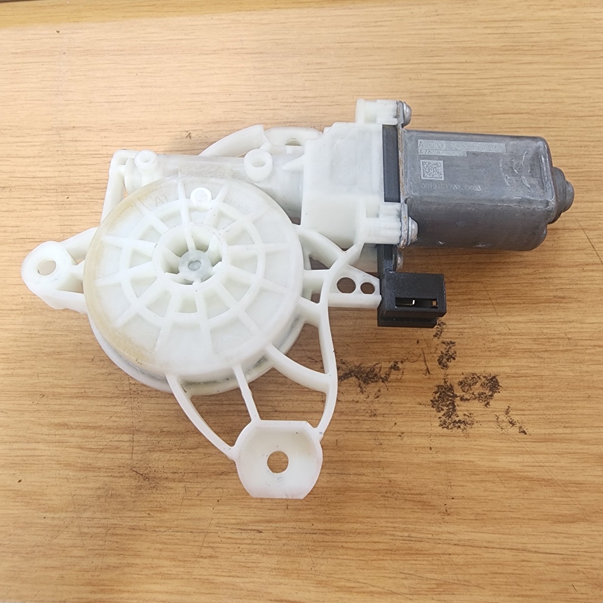 W205 LEFT FRONT WINDOW MOTOR