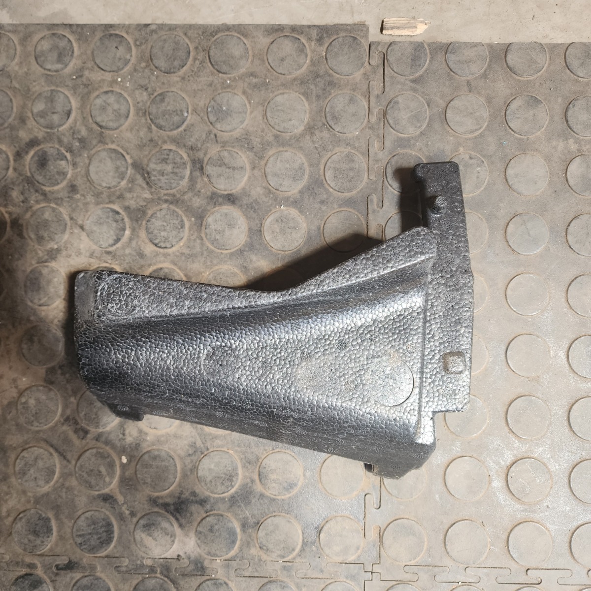 W205 LEFT FRONT DOOR INSERT