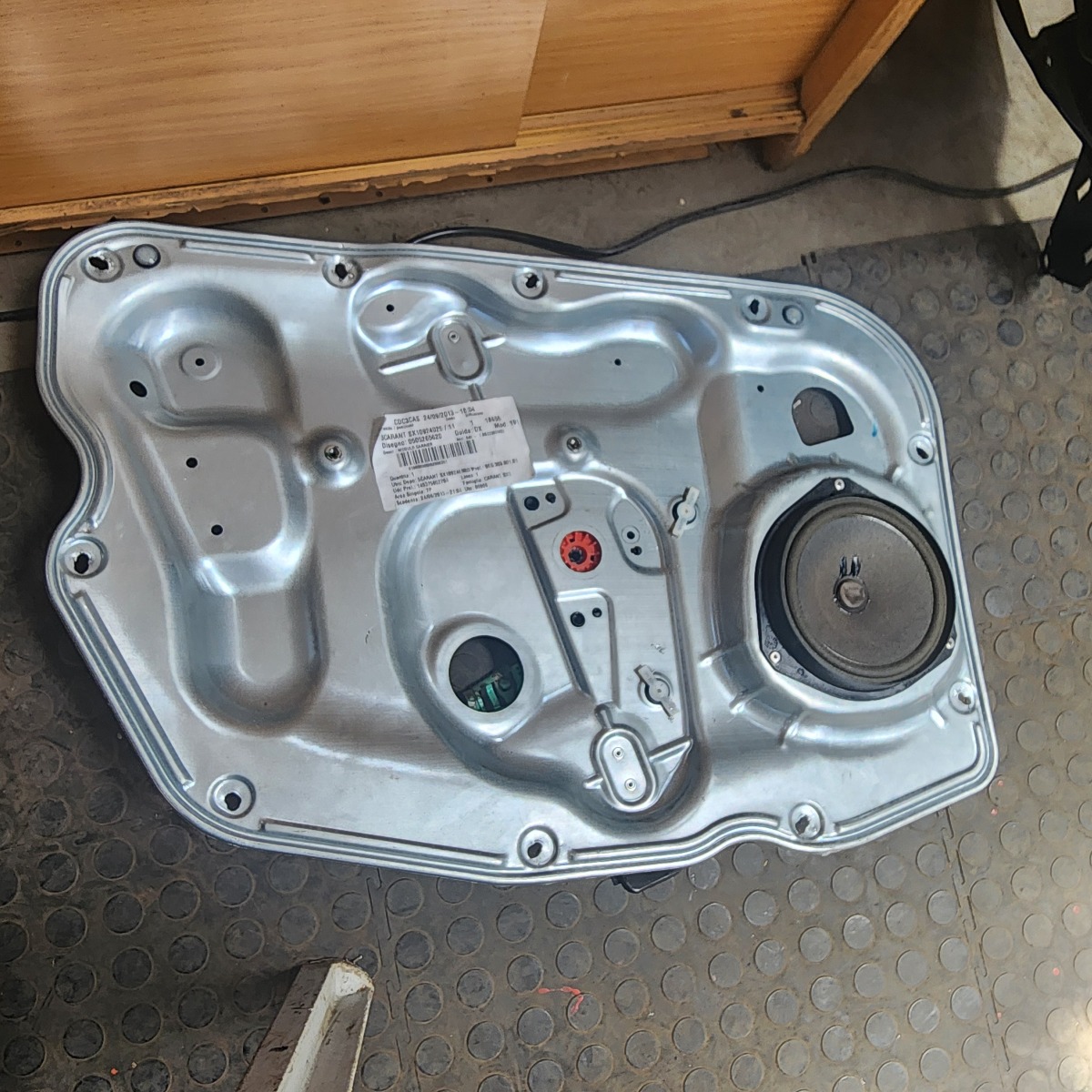 GIULIETTA LEFT FRONT WINDOW WINDER MECH