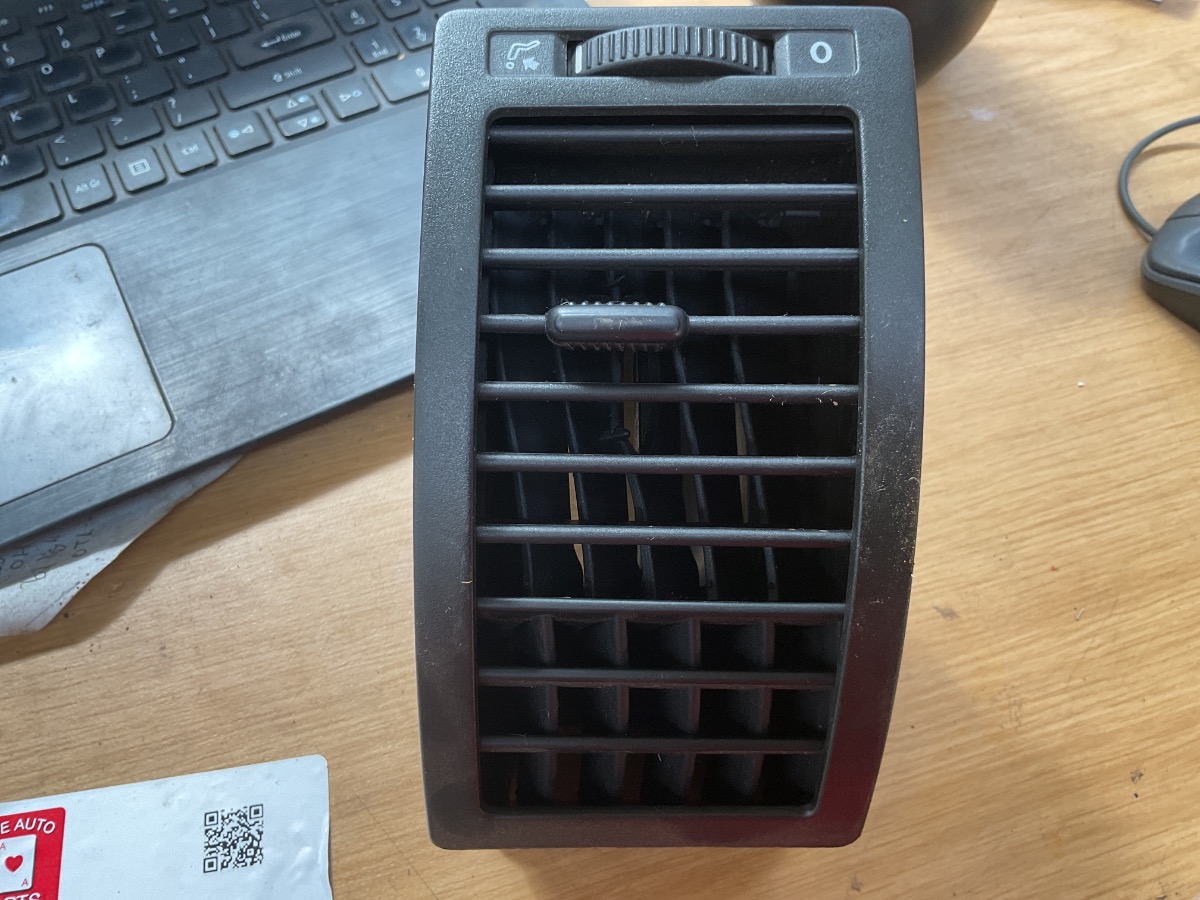 VIVO LEFT SIDE AIR VENT