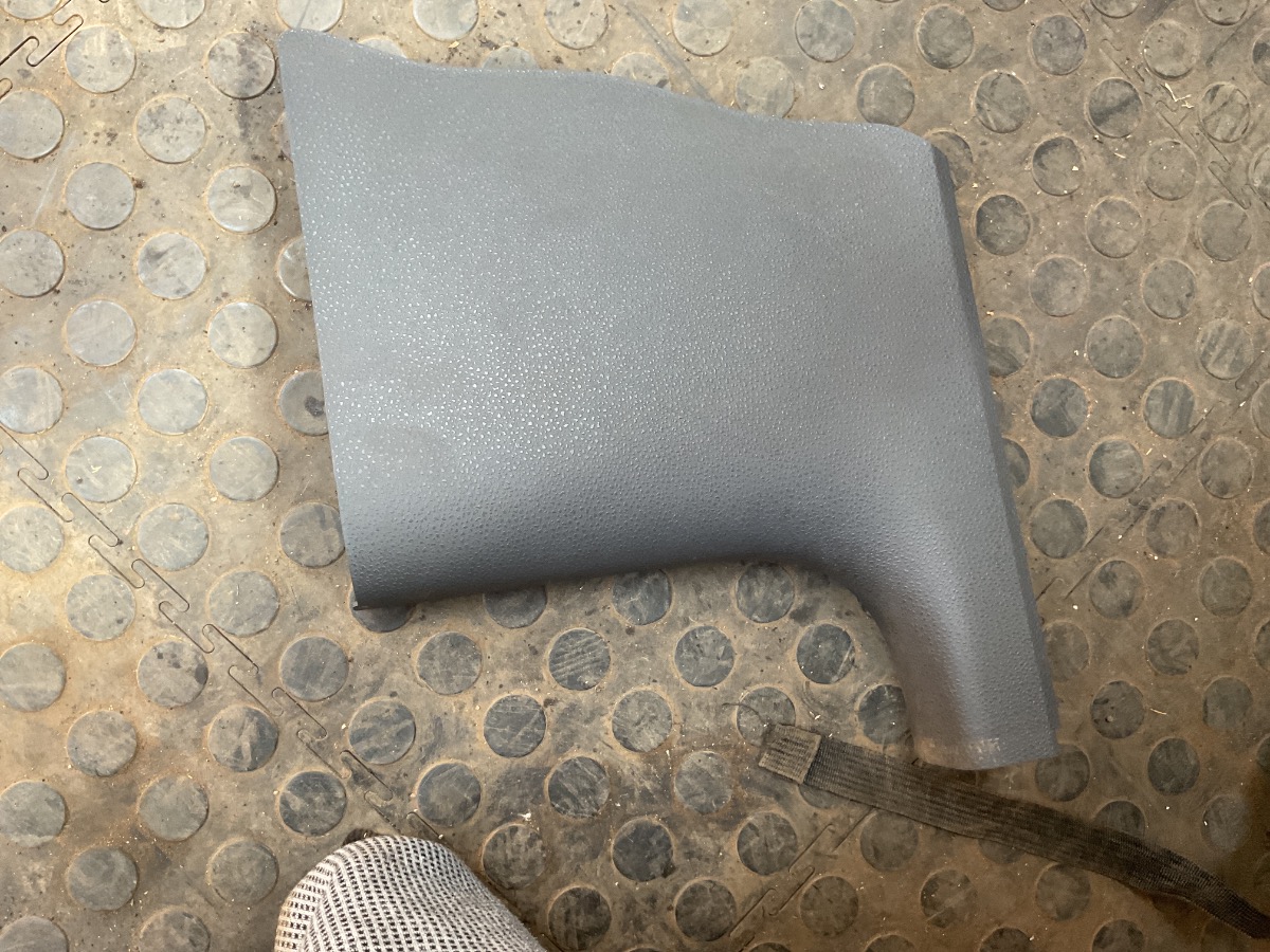 VIVO LEFT SIDE FLOOR TRIM