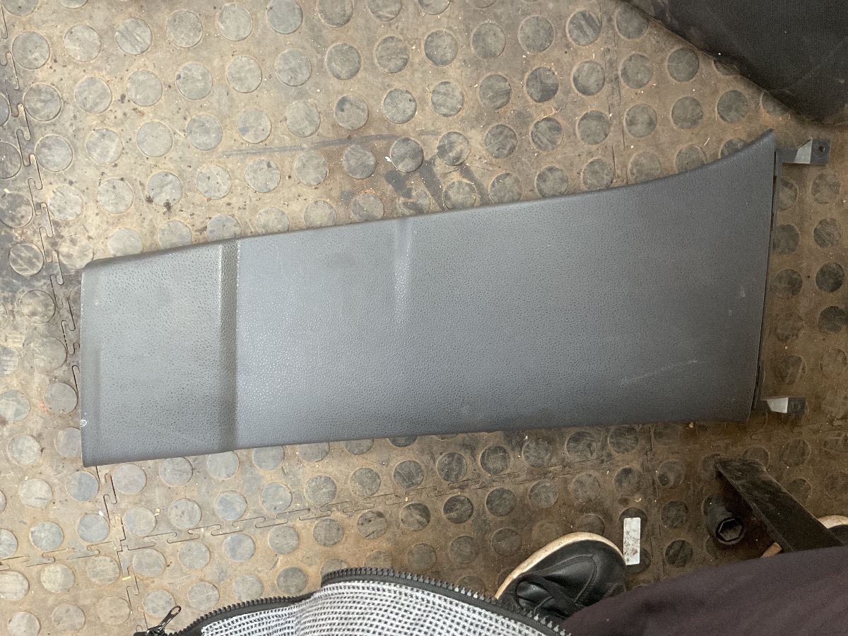 POLO MK 3 LEFT LOWER B PILLAR TRIM