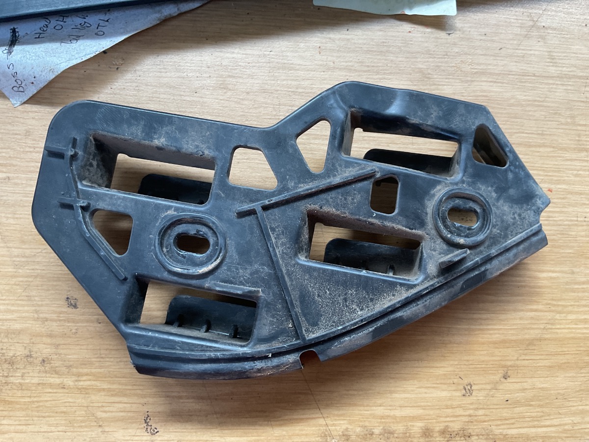 Polo Vivo Trendline Front Bumper Left Guide