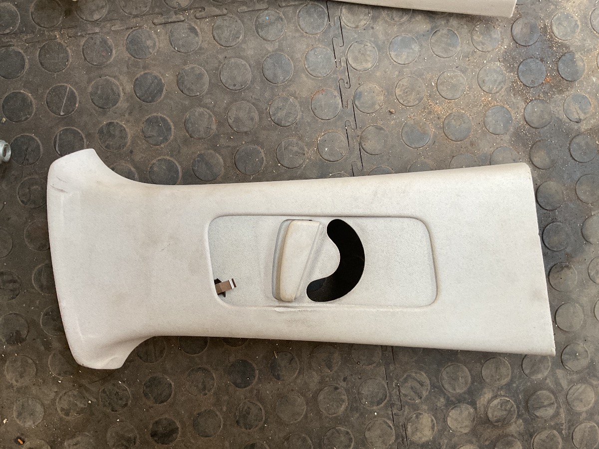VIVO LEFT PILLAR COVER