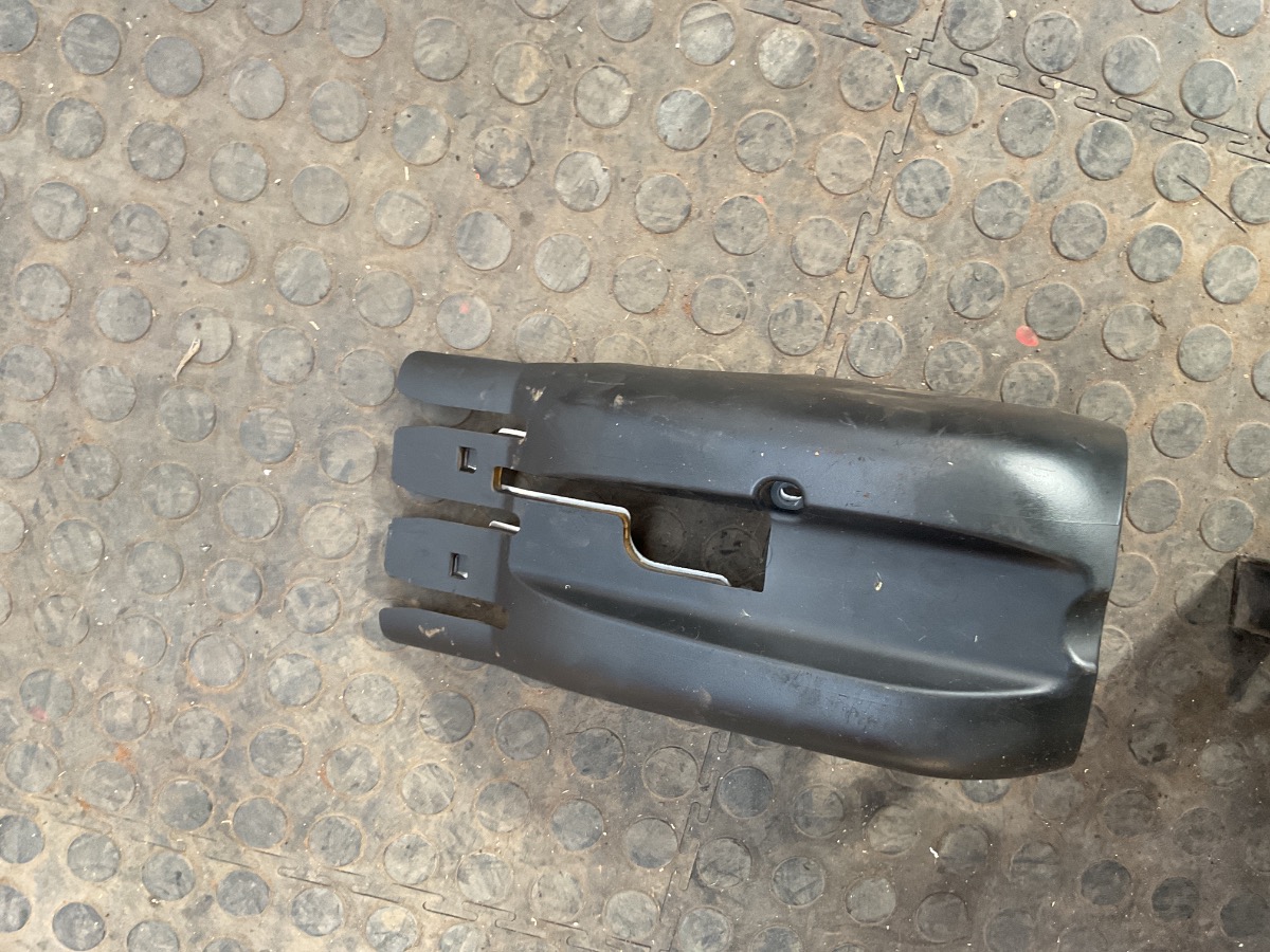 VIVO STEERING COLUM CAP