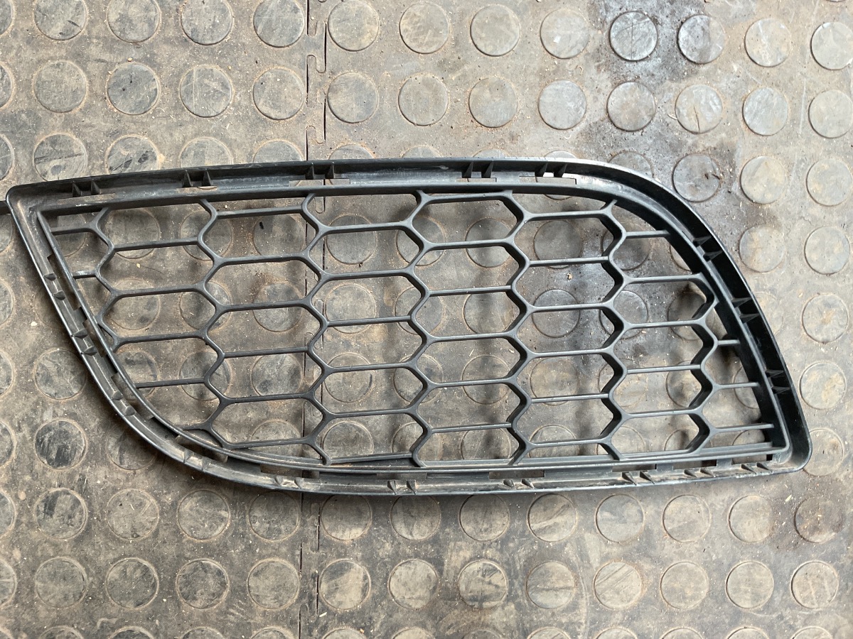 GIULIETTA FRONT RIGHT SIDE BUMPER GRILL