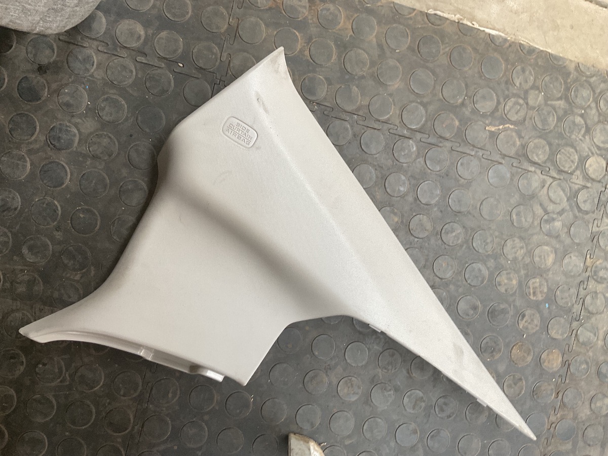 BALLADE C PILLAR TRIM LEFT