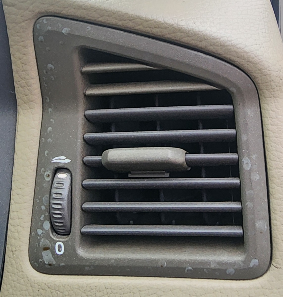 S60 RIGHT DASH VENT