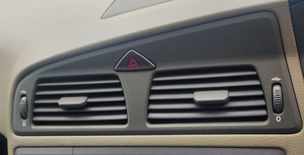 S60 CENTRE DASH VENT