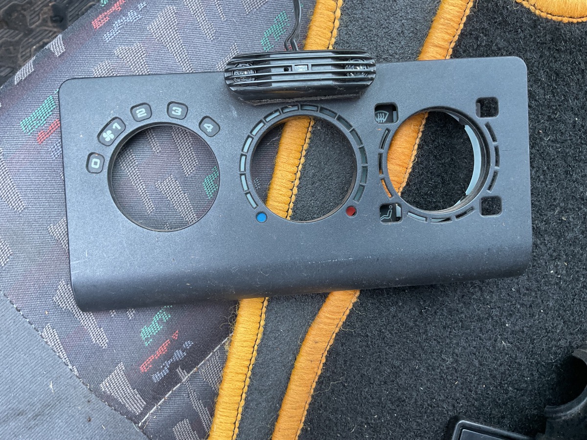 POLO PLAYA CLIMATE CONTROLE UNIT COVER