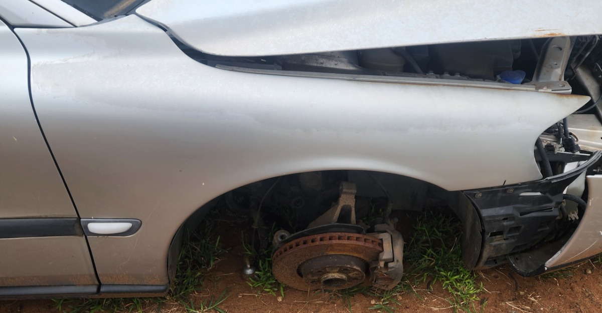 S60 RIGHT FRONT FENDER