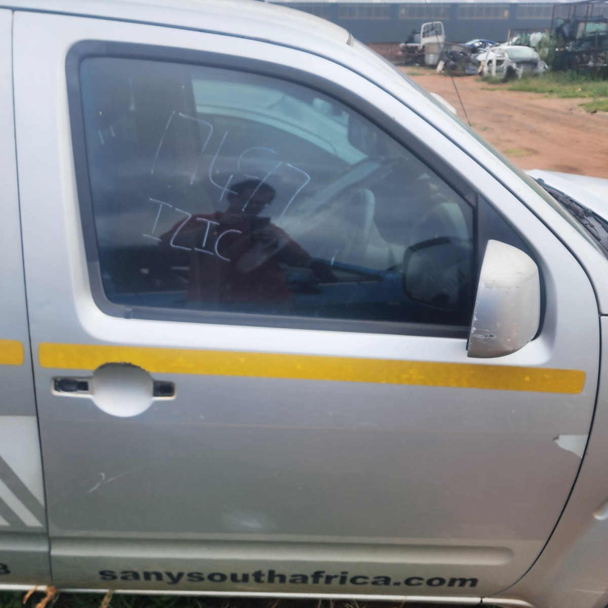 NAVARA RIGHT FRONT DOOR (SHELL)