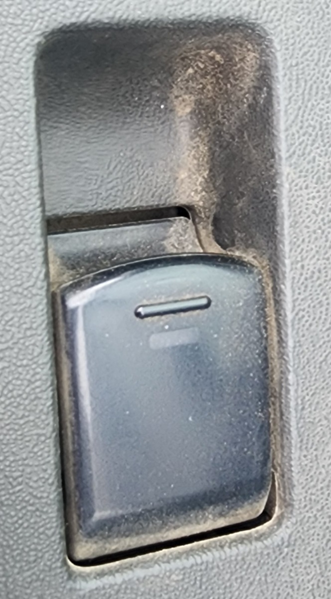 NAVARA RIGHT REAR WINDOW SWITCH