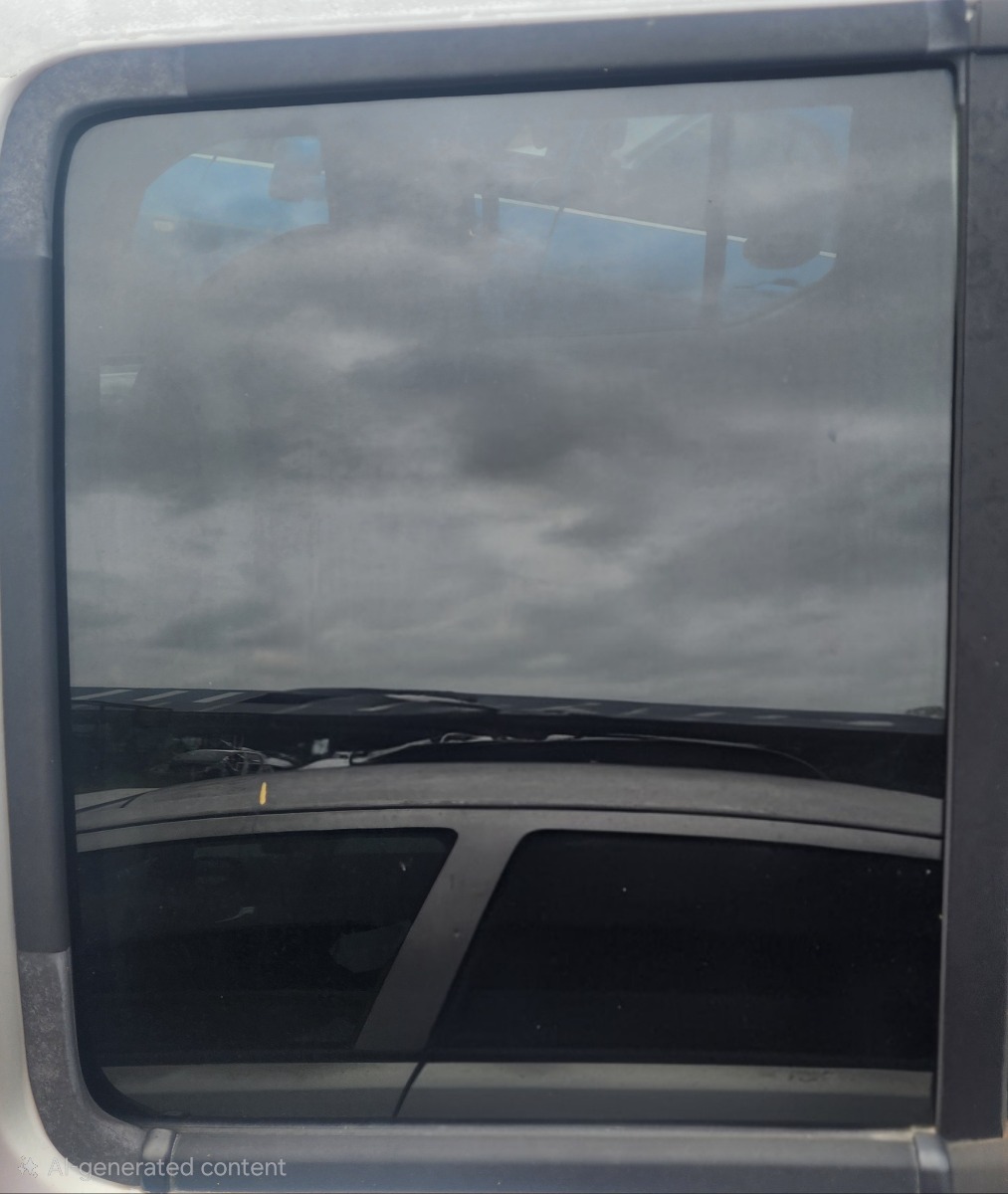 NAVARA LEFT REAR DOOR GLASS