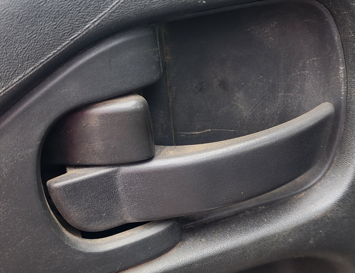 NAVARA LEFT REAR INNER HANDLE