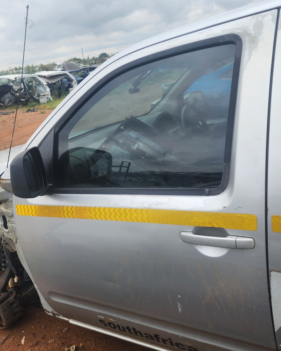 NAVARA LEFT FRONT DOOR (SHELL)