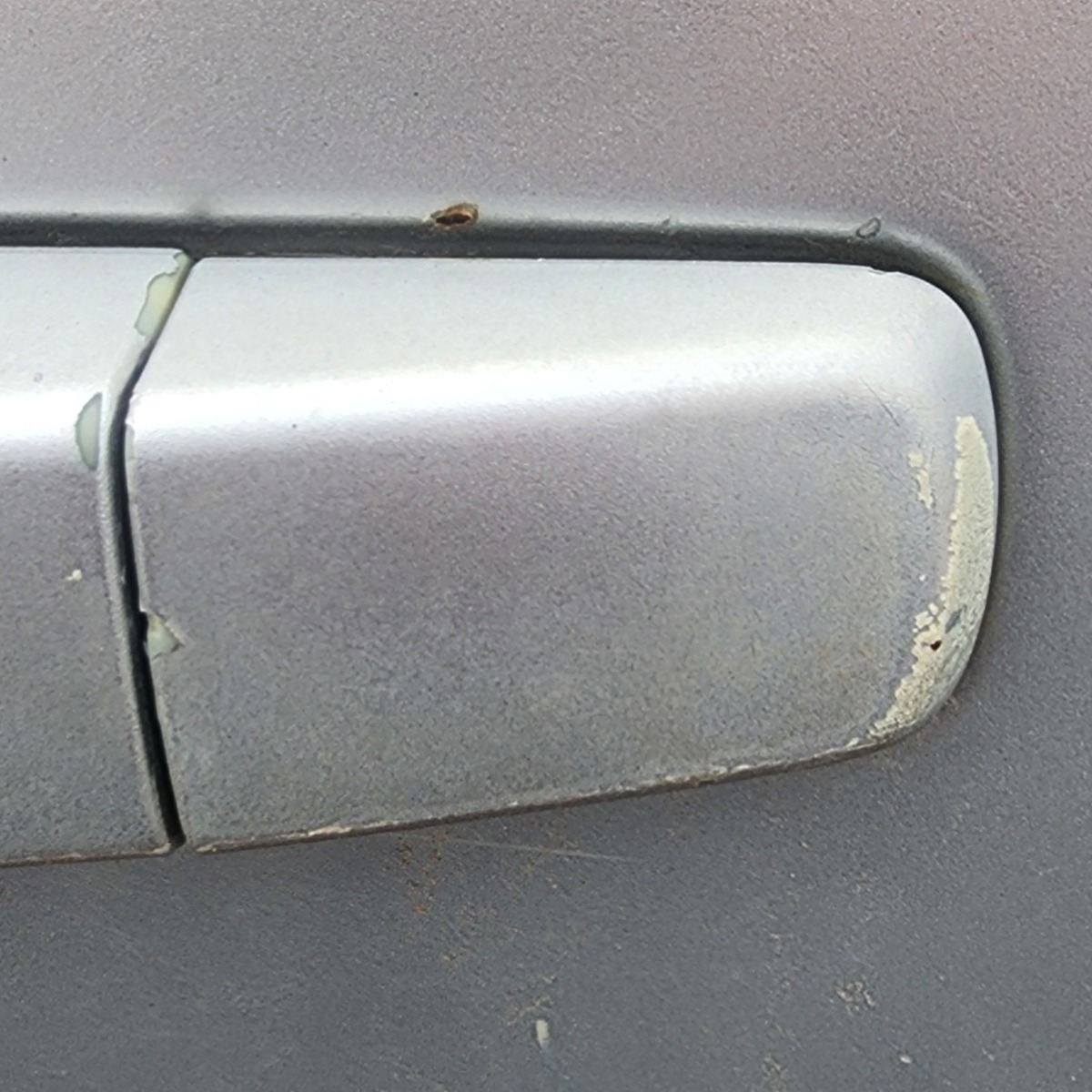 NAVARA LEFT FRONT HANDLE END PIECE