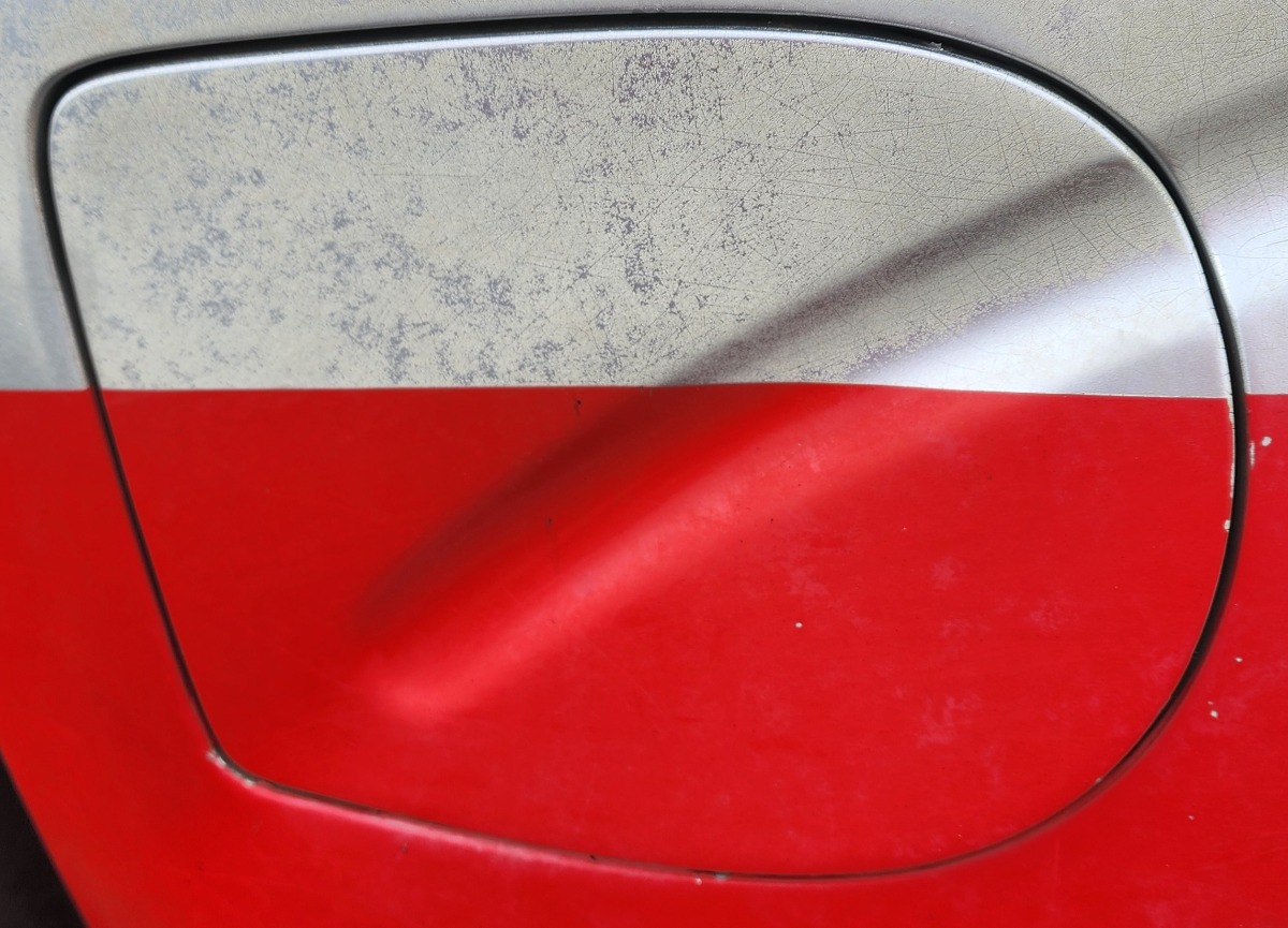 NAVARA FUEL FLAP