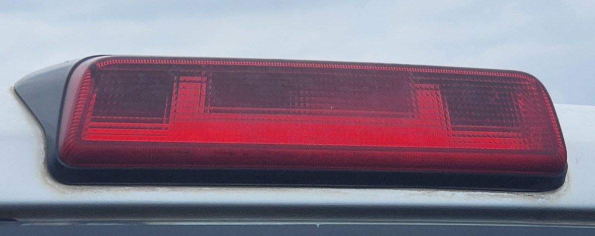 NAVARA 3RD BRAKE LIGHT