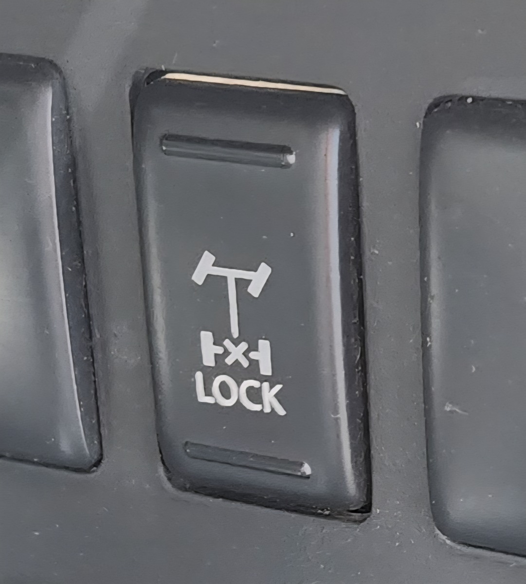 NAVARA DIFF LOCK SWITCH