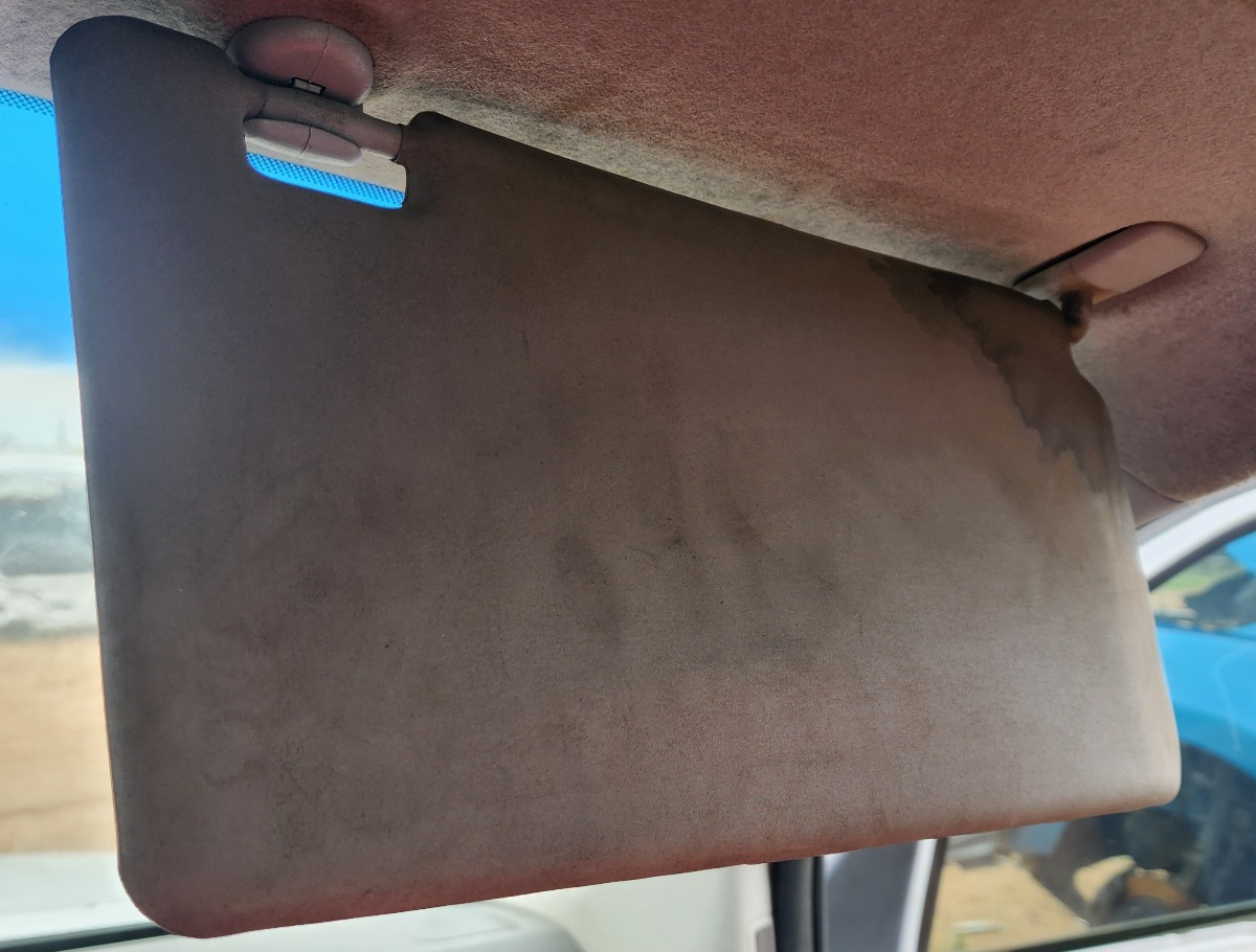 NAVARA RIGHT SUNVISOR
