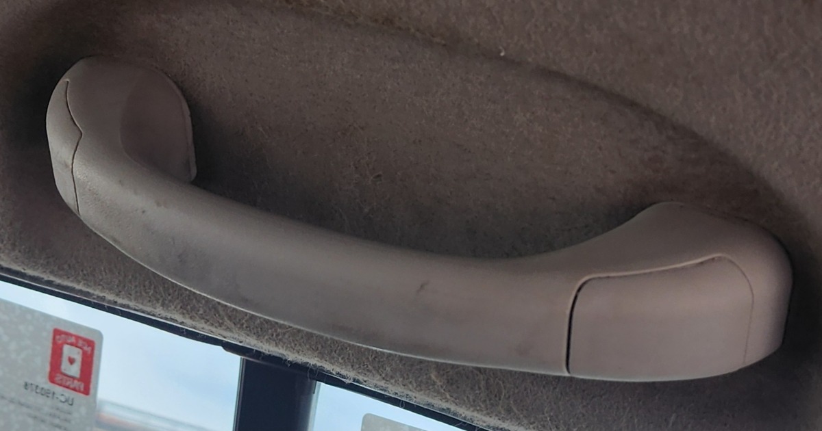 NAVARA LEFT REAR GRAB HANDLE