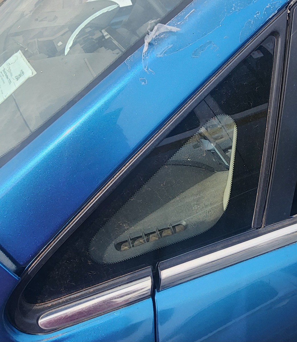 TIIDA LEFT FRONT QUARTER VENT