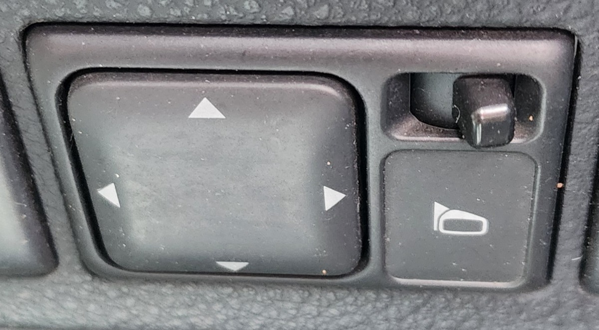 TIIDA MIRROR SWITCH