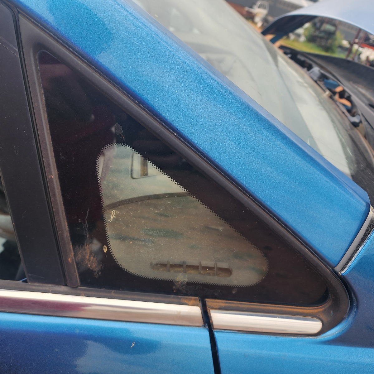 TIIDA RIGHT FRONT QUARTER VENT