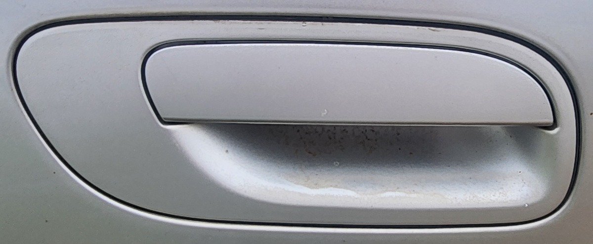 S60 RIGHT REAR DOOR HANDLE OUTER