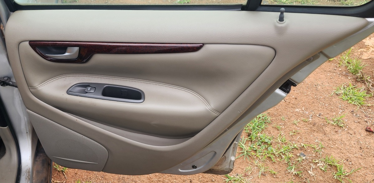S60 RIGHT REAR DOOR PANEL