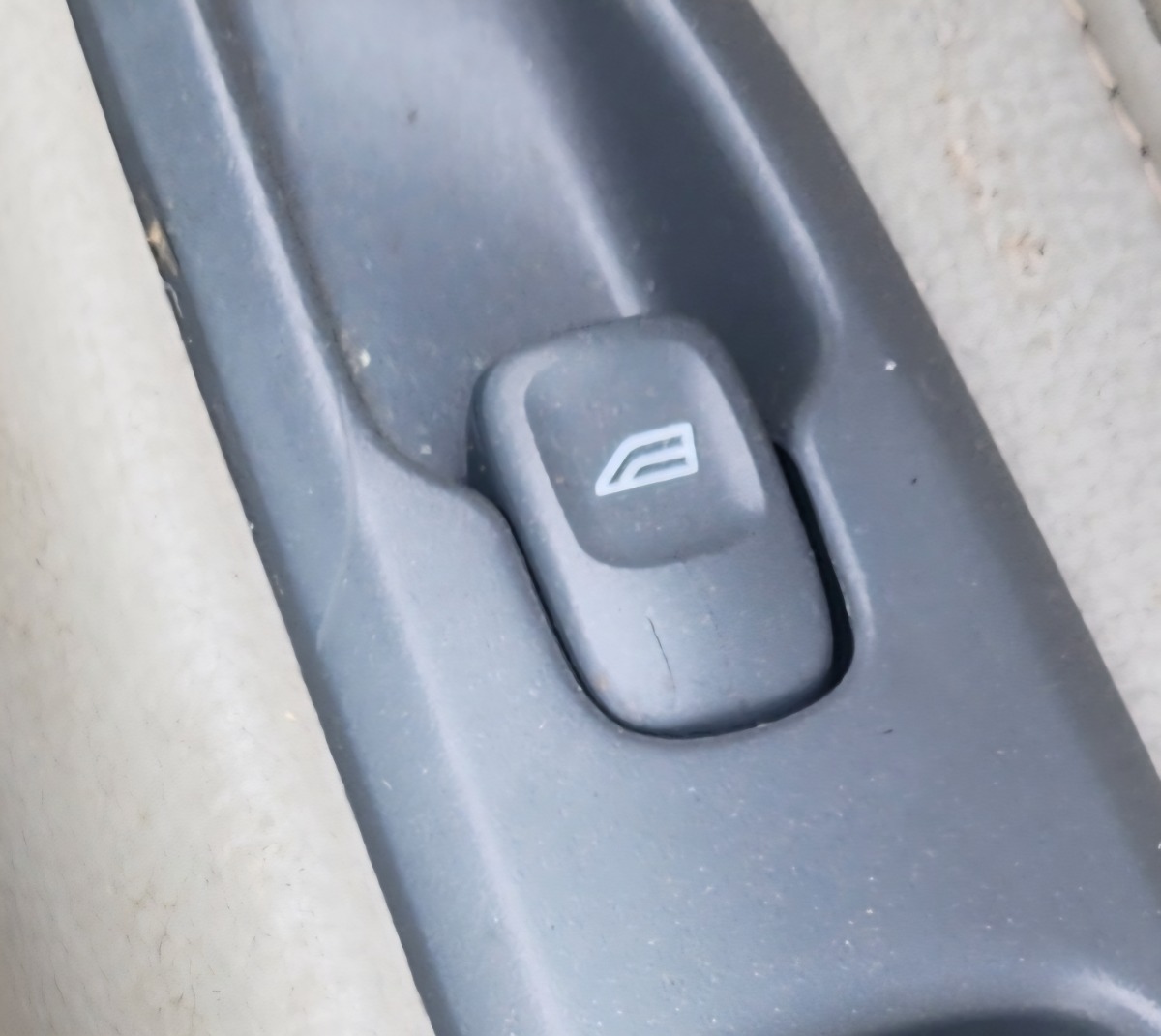 S6 0RIGHT REAR WINDOW SWITCH