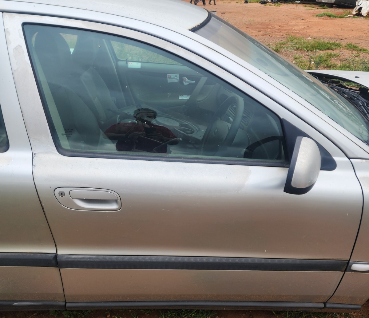 S60 RIGHT FRONT DOOR (SHELL)