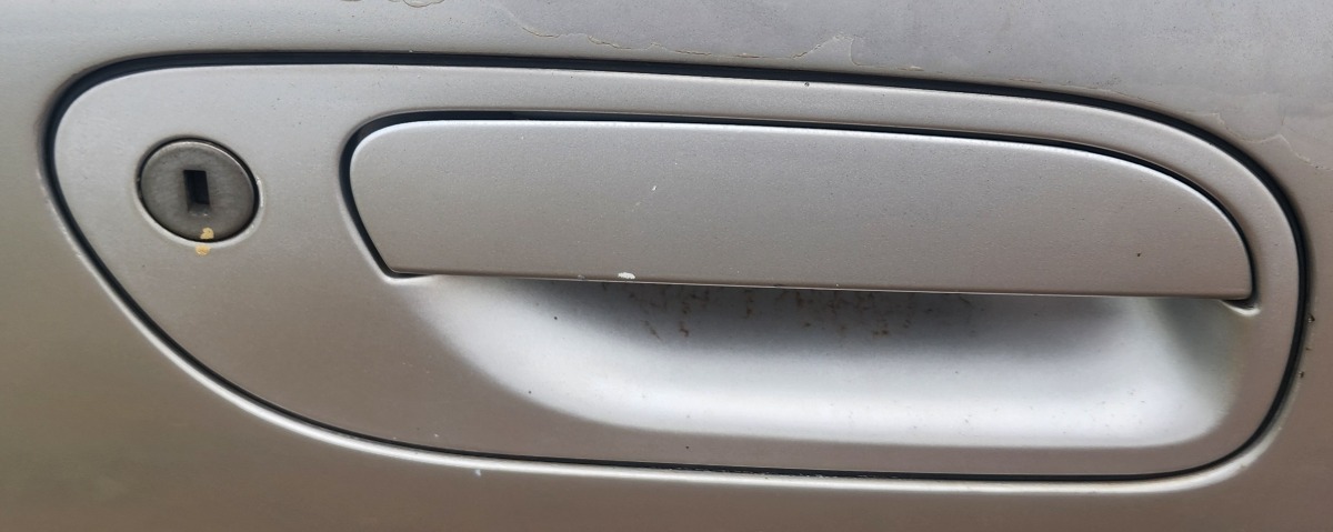 S60 RIGHT OUTER DOOR HANDLE FRONT